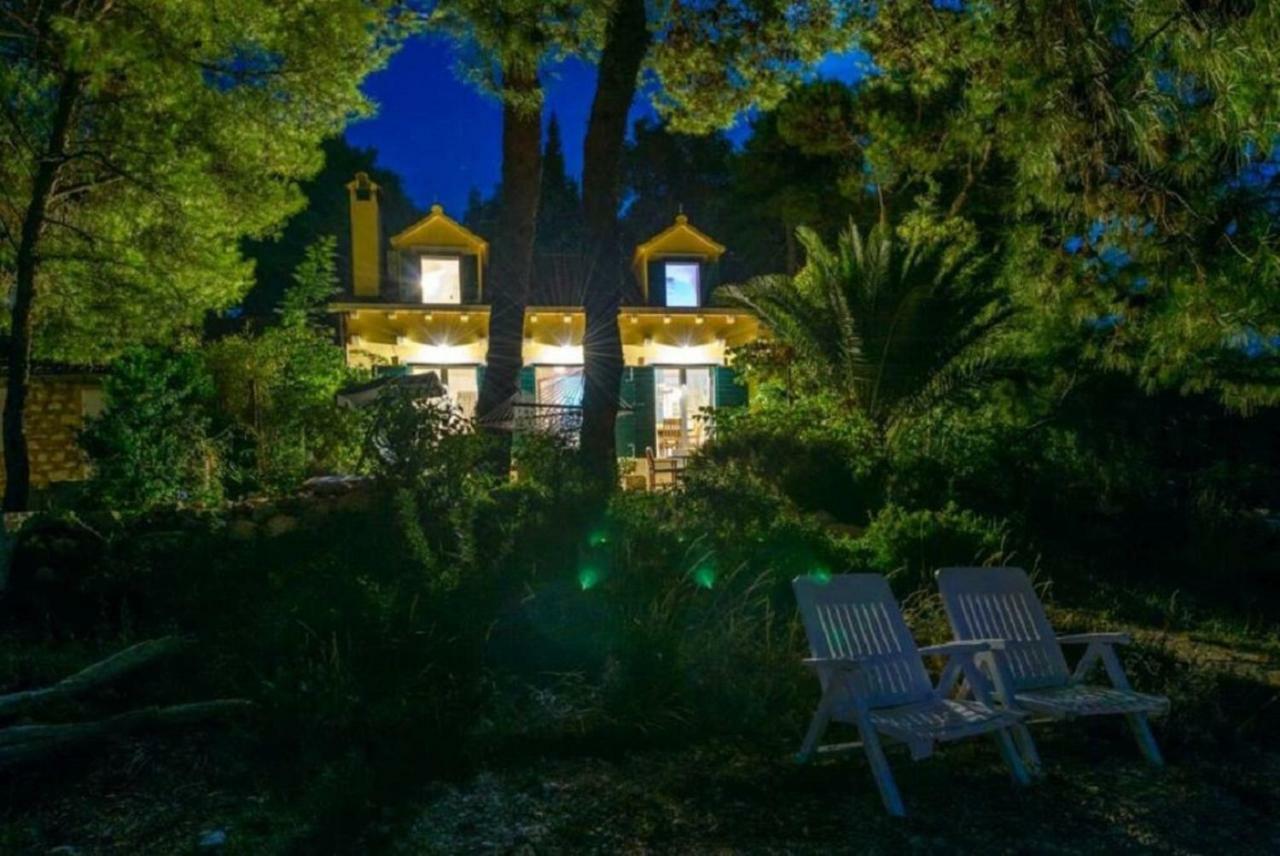 Deluxe Villa Sirena On The Beach With Pool Supetar Exterior foto